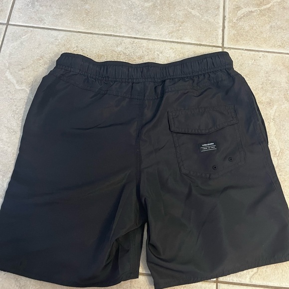 Boys Volcom swim trunks - Picture 4 of 5